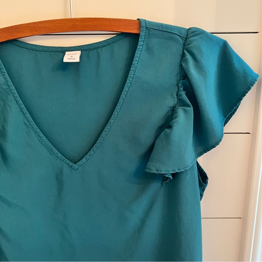 old navy top w/ ruffle sleeves | medium